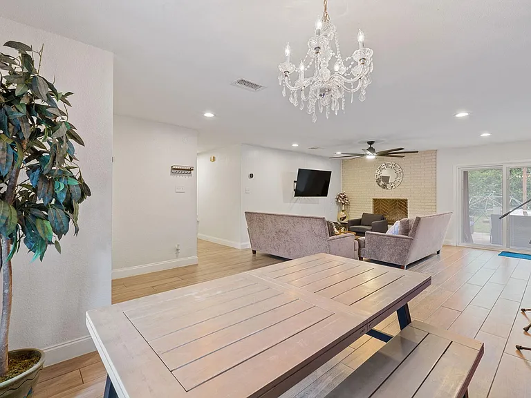 201 Fairlane Dr — Photo 10