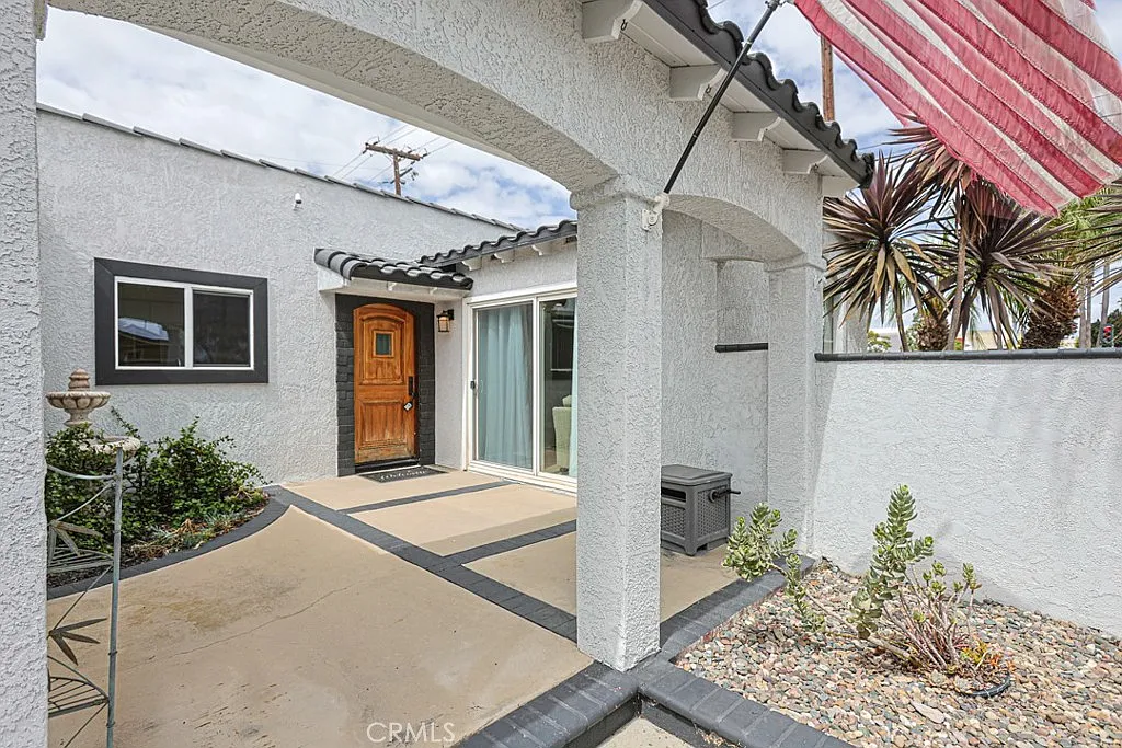 3 bed, 1274 sqft, $5,500 — Photo 1