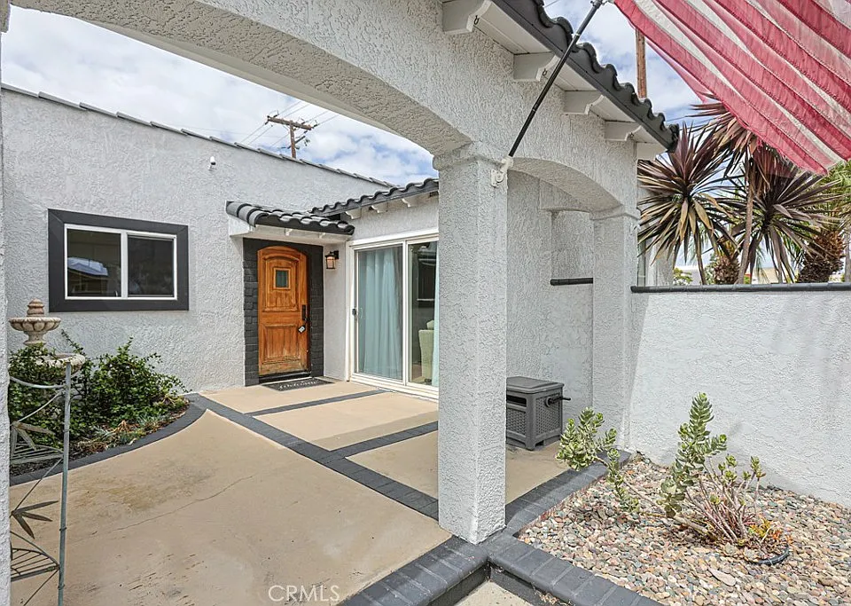 15001 Victoria Ln
