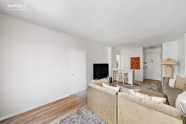 Rented by Sotheby's International Realty | media 38