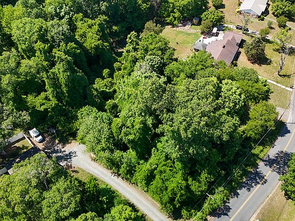 3rd image of 14 Arbor Dr
