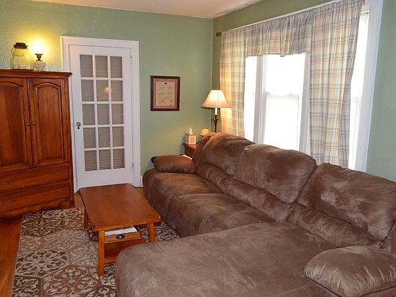 4th image of 62 S Stone Ave