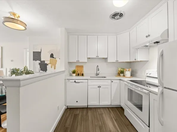 51 Warren St APT 1-3, Waltham, MA 02453