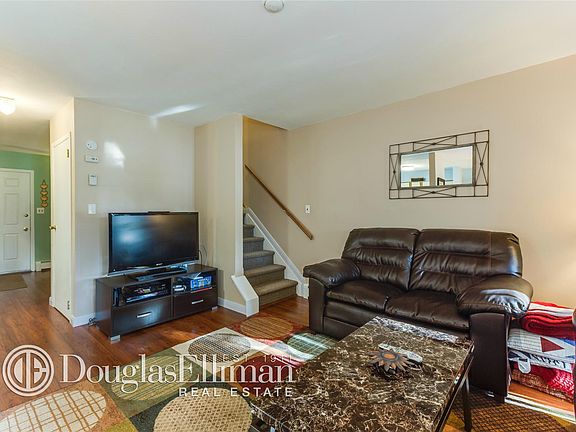 5th image of 171 Garden Gate Ct