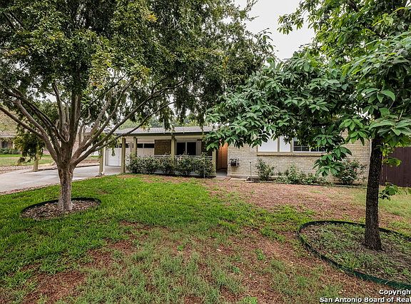 2nd image of 7418 Castle Crown Dr