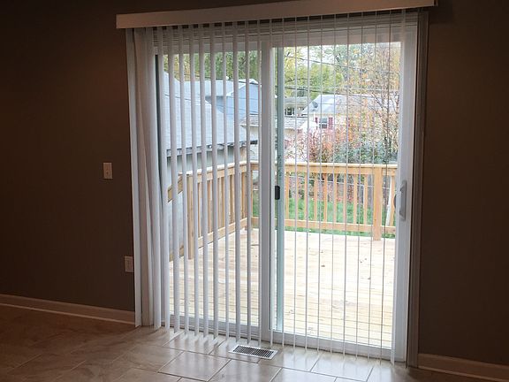 3rd image of 7511 Elizabeth St