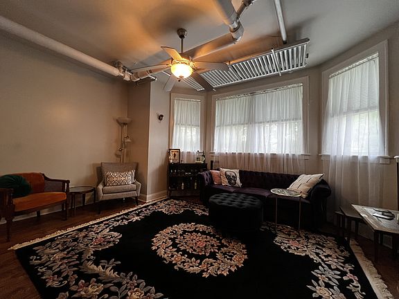 4th image of 2919 N Whipple St #2921-1W