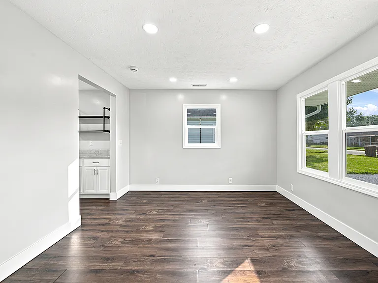 2118 Ulen Ln — Photo 11