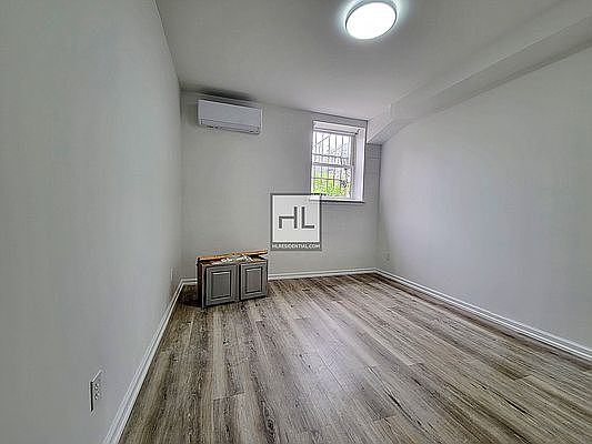 4th image of 1267 Gates Ave APT 1