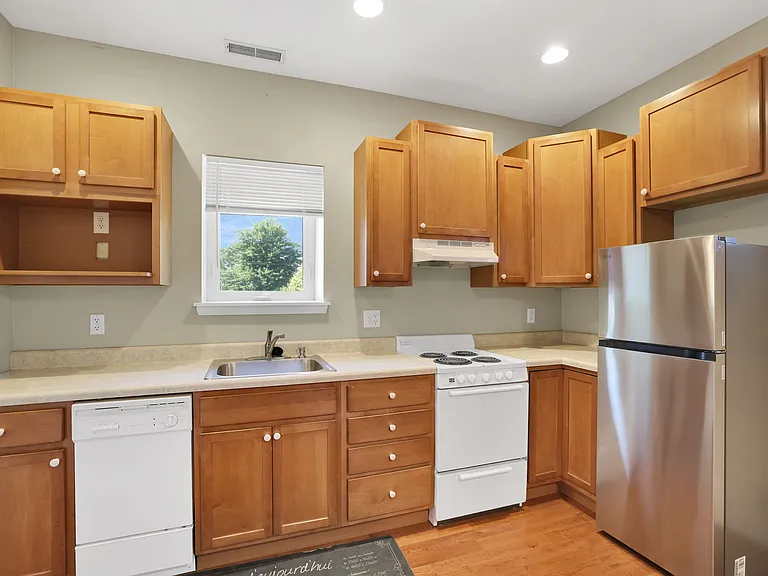 5200-5208 Wilson Ave #5206 — Photo 14