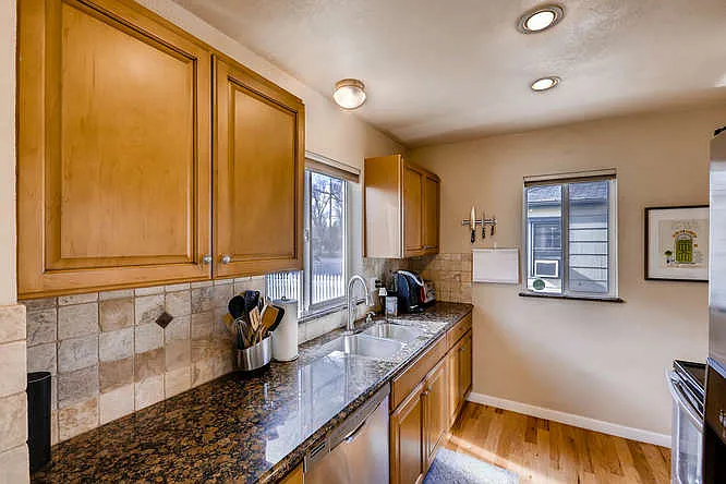 1370 Xanthia St — Photo 14