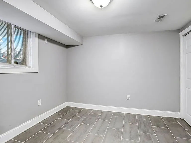 812 Burns St SE — Photo 23