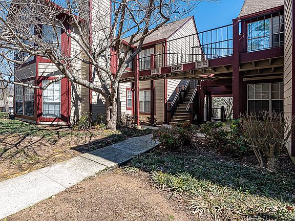 2nd image of 620 Cypress Pointe St #620