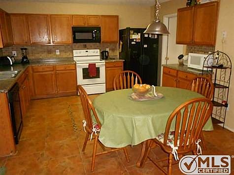 3rd image of 1656 Flagstone Ln