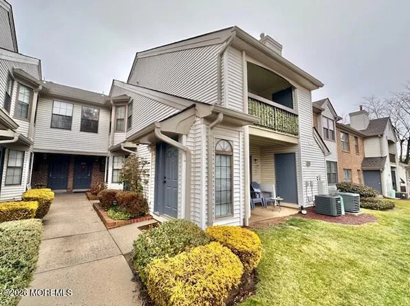 211 Sunshine Ct, Parlin, NJ 08859