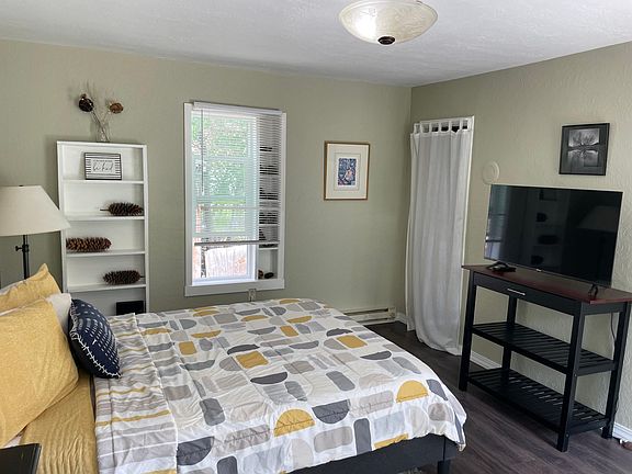 Smart TV with Wifi and has Hulu Netflix Amazon, etc