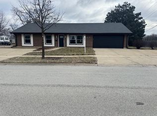 7315 Cumberland Dr, Hanover Park, IL 60133