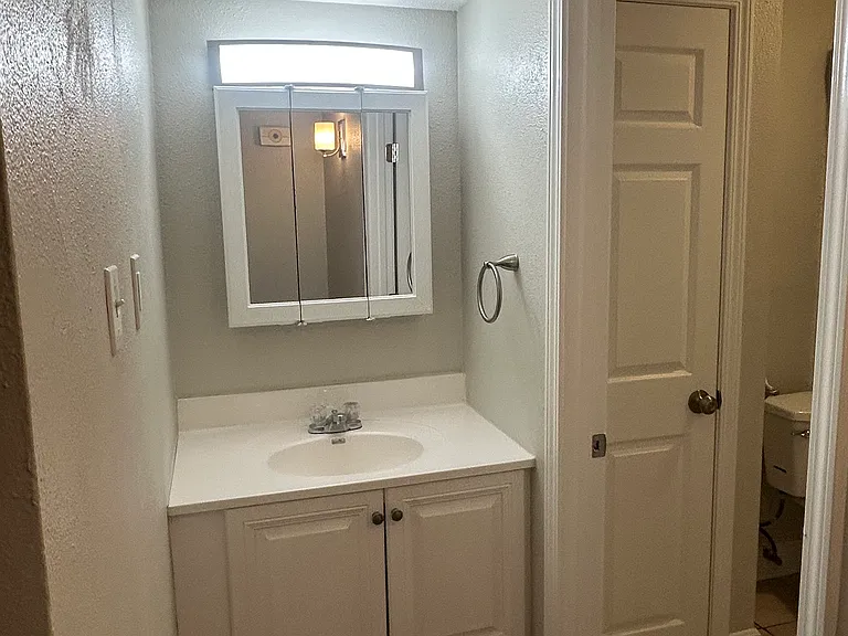 212 Omega St #A — Photo 8