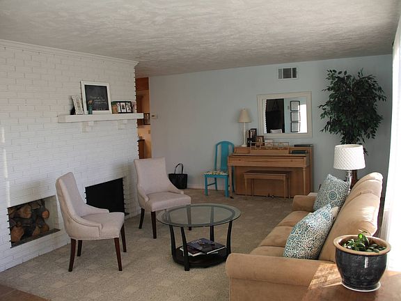 2nd image of 1019 W Cedar Knls S