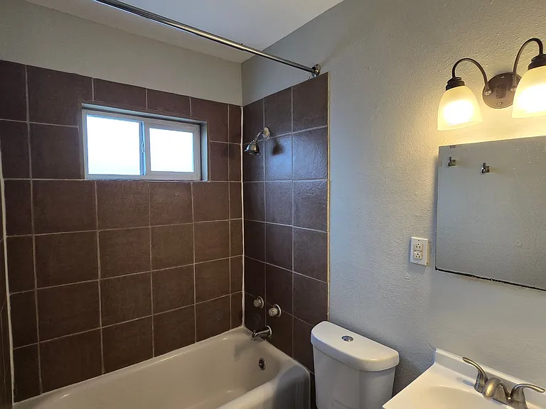 1802 W Gramercy Pl — Photo 15