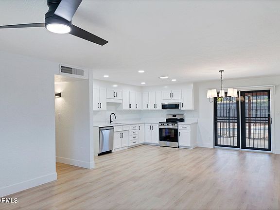 3rd image of 6614 W COLUMBUS Avenue