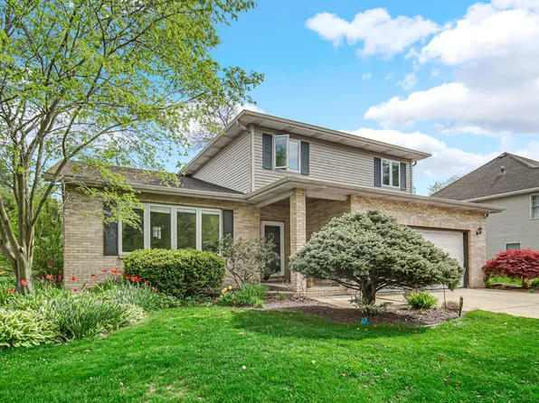 1513 Commodore Ln, Porter, IN 46304