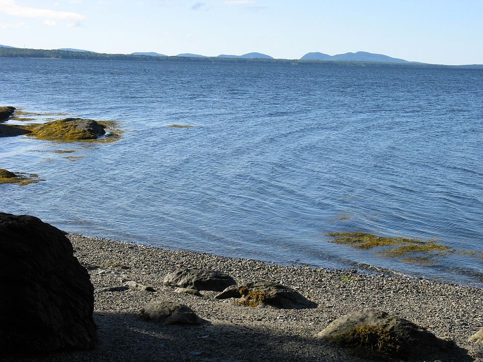 private beach access w deep water mooring