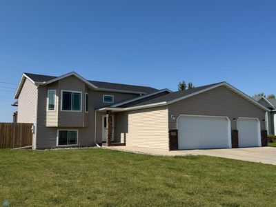 3527 Lincoln St S, Fargo, ND, 58104