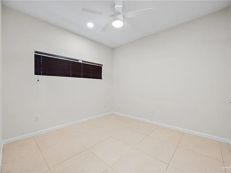 813 Travis St #408 — Photo 14