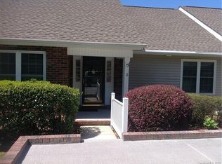 15 N Creekside Ct, Hendersonville, NC 28791