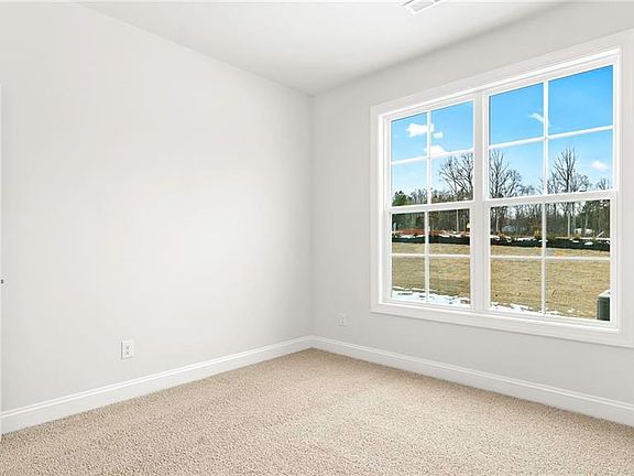4th image of 114 Lemongrass Ln