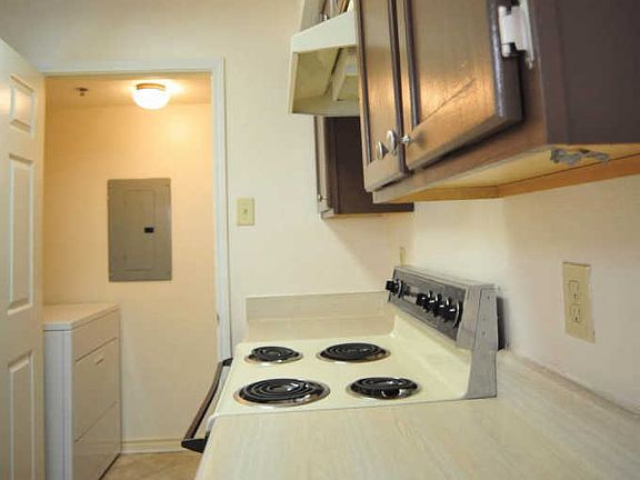 3rd image of 1504 Lincoln Way APT 319