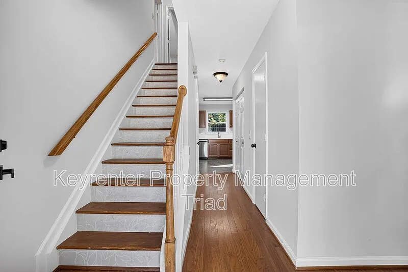 3 bed, 2.5 bath, 1512 sqft, $1,800 — Photo 2