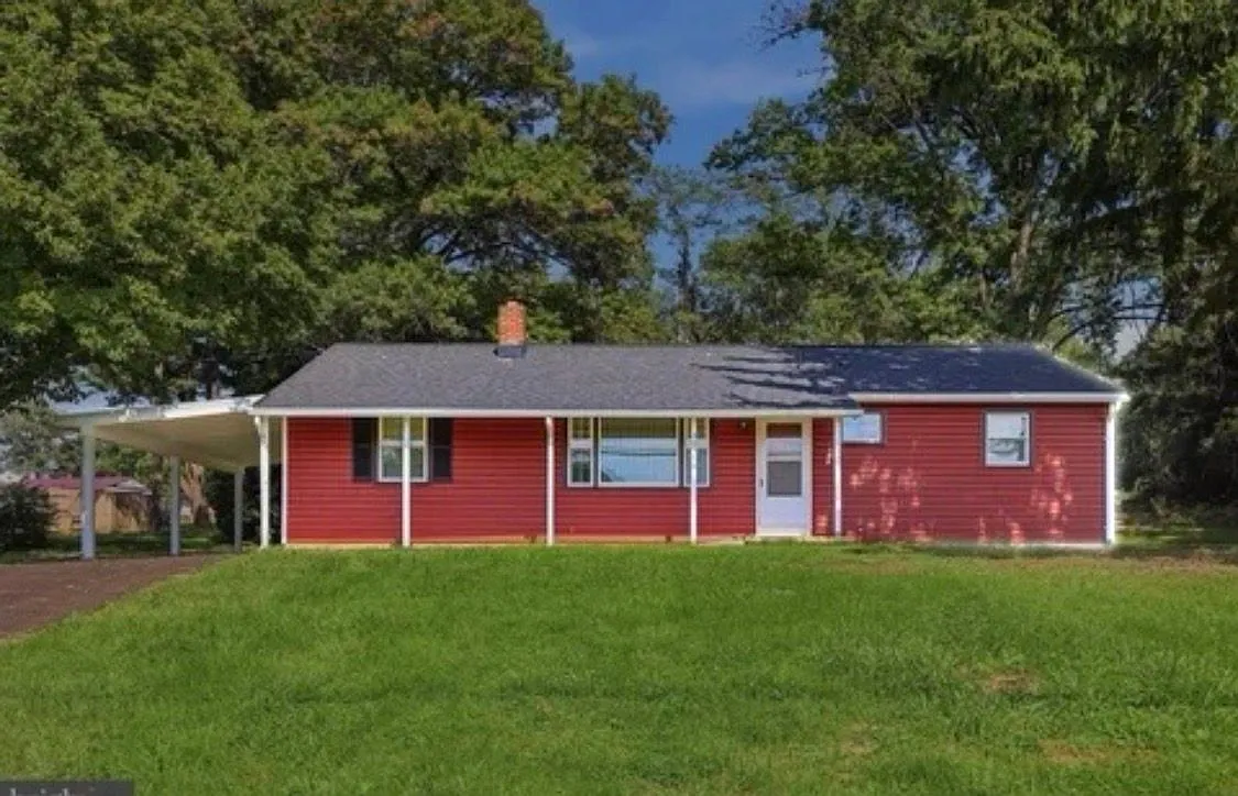 3 bed, 2.0 bath, 1300 sqft, $2,500 — Photo 1
