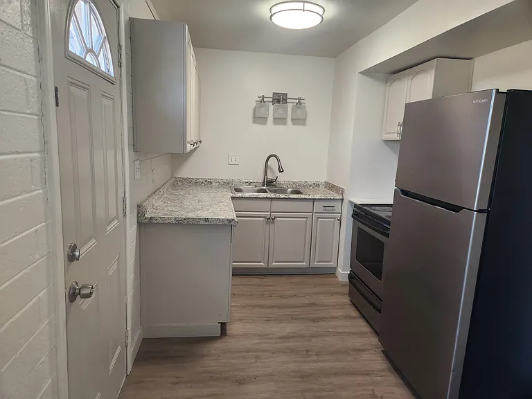 922 E Montebello Ave #A — Photo 6