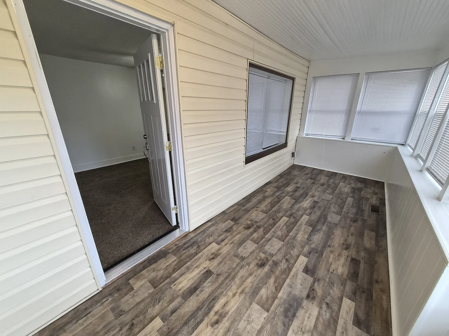 2 bed, 1300 sqft, $1,200 — Photo 2