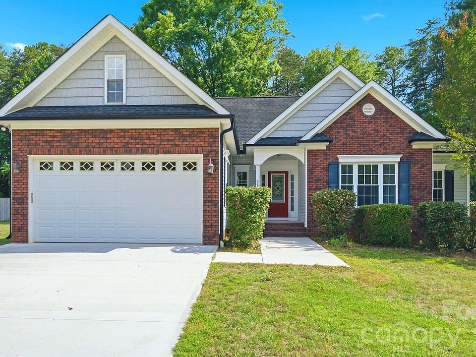 1st image of 330 Camelot Rd