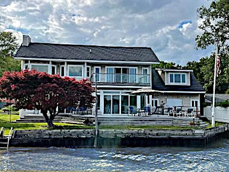 1825 S Channel Dr photo 1