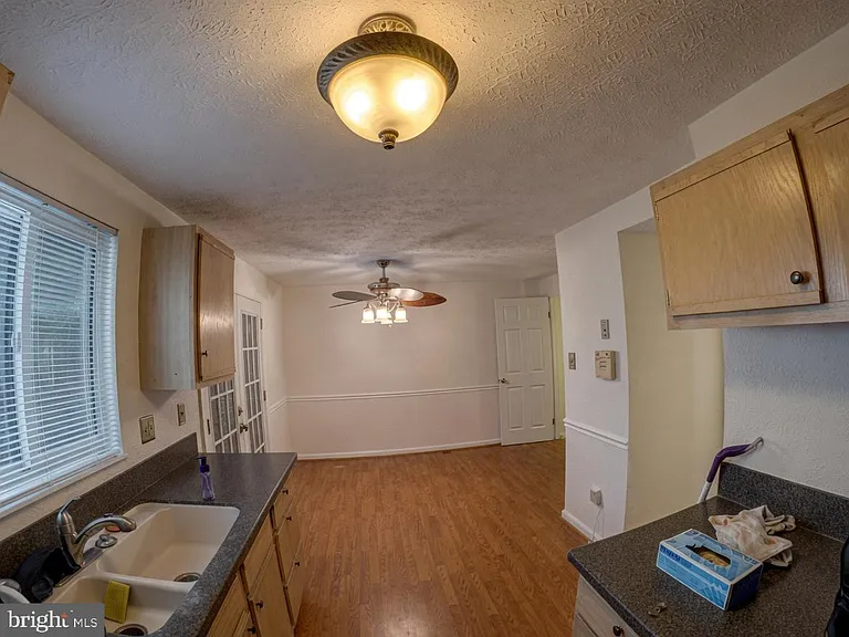 8112 Parkdale Ct — Photo 2