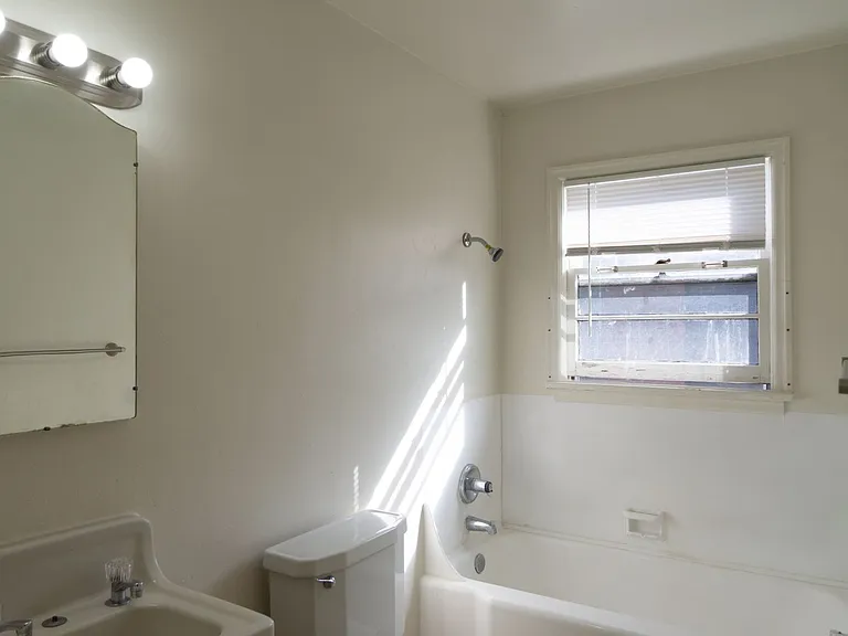 The Interurban Apartments — Photo 4