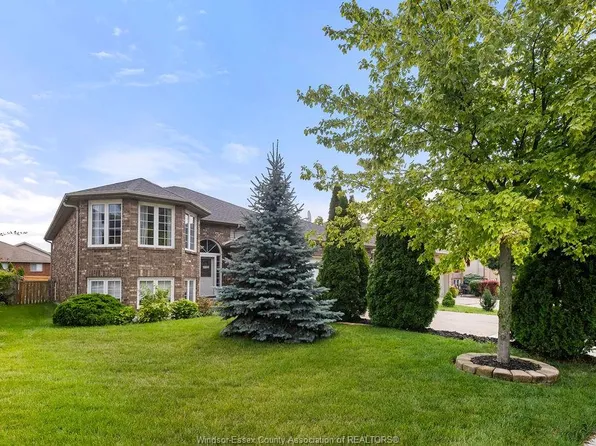 964 Greenpark Blvd, Windsor, ON N8P 1J1