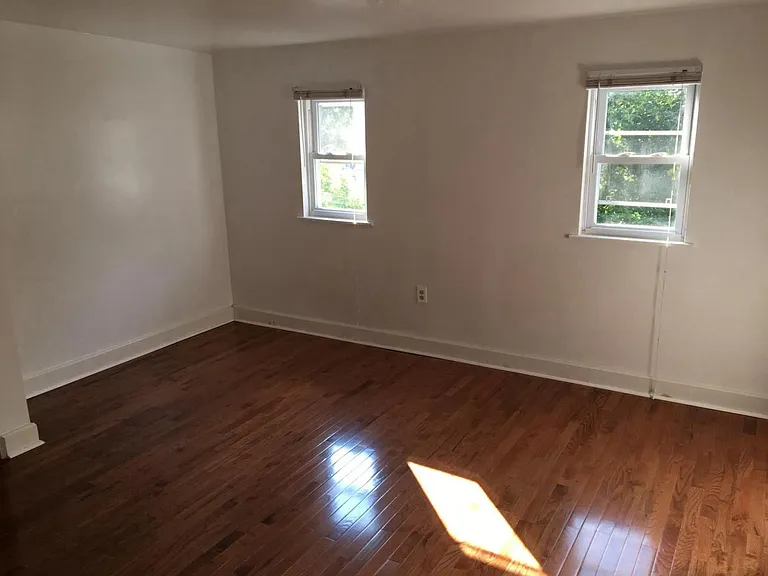 158 Dupont St — Photo 8