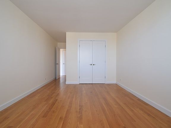 The Capri - Bedroom - 9L