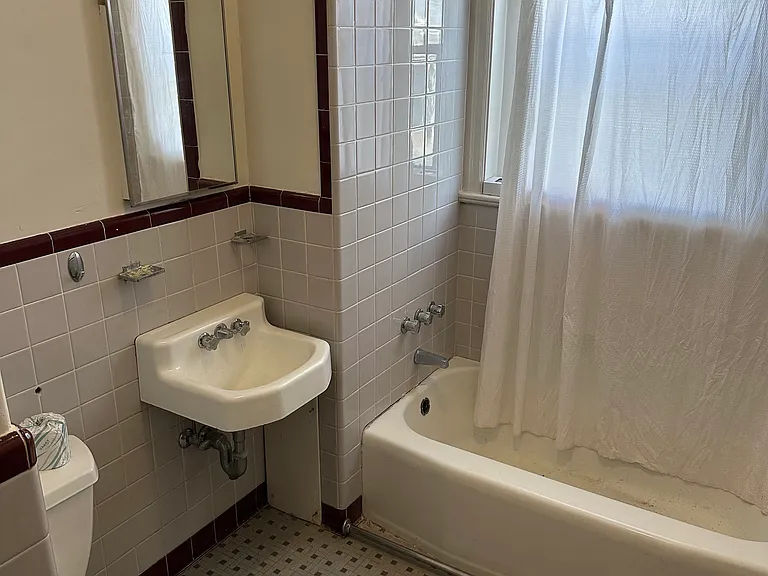 8 Common St — Photo 7