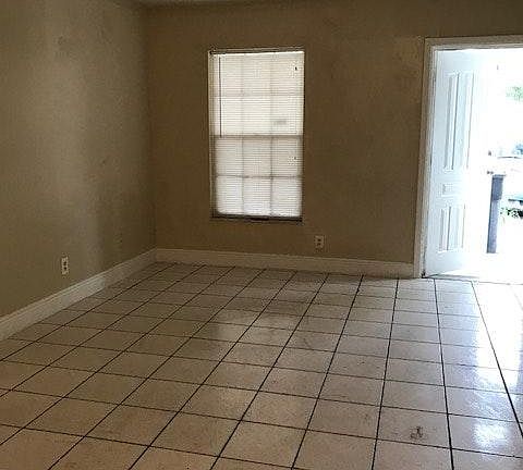 5th image of 1404 College Park Ct