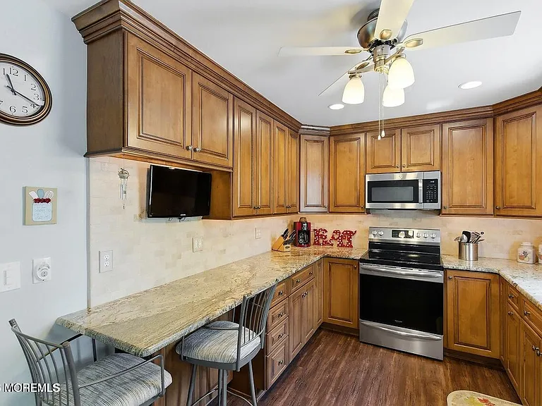 1163 Manor Dr — Photo 6