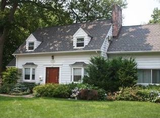 1118 Cambridge Rd, Teaneck, NJ 07666