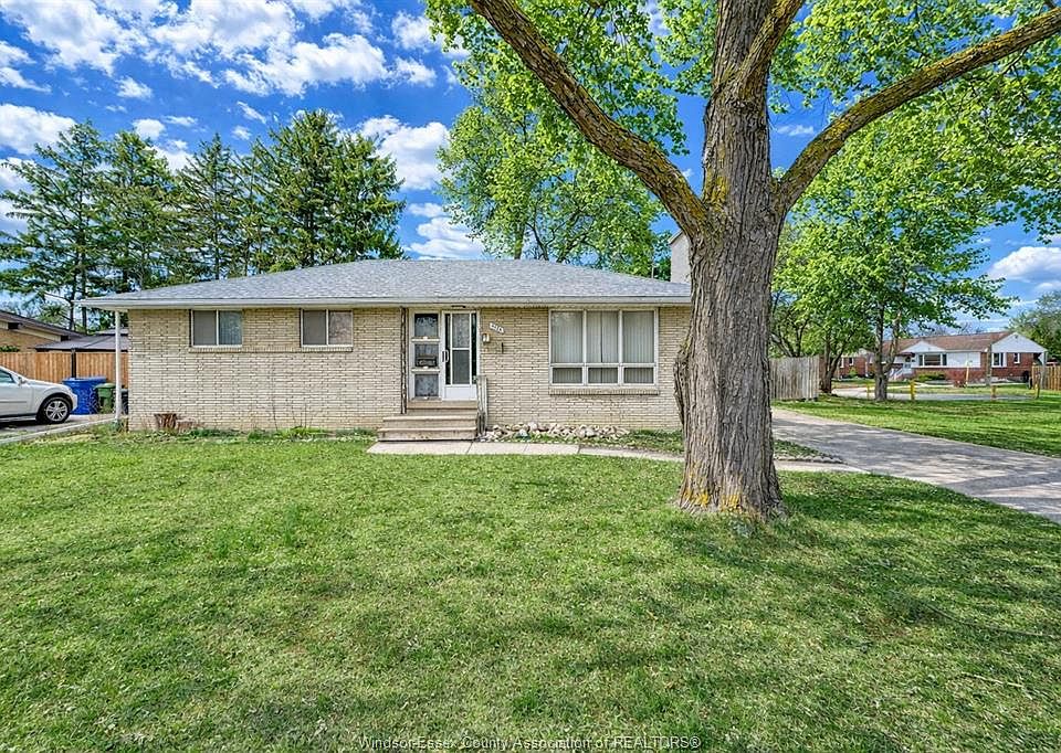 1st image of 1120 Cabana Rd W