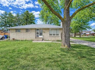 1120 Cabana Rd W, Windsor, ON N9G1B4