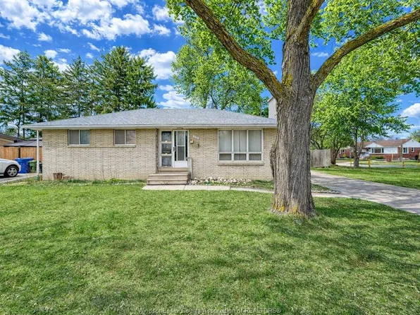 1120 Cabana Rd W, Windsor, ON N9G 1B4